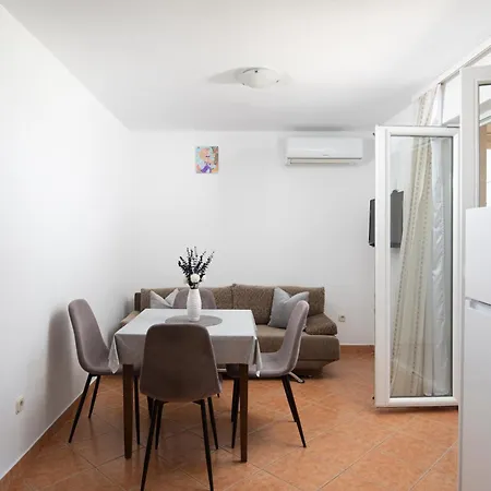 Twins Apartment Liznjan